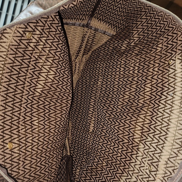 💰AUTHENTIC MARIO VALENTINO "V" LOGO LARGE TRAVEL TOTE BAG PVC/LEATHER BROWN GUC - Picture 14 of 17